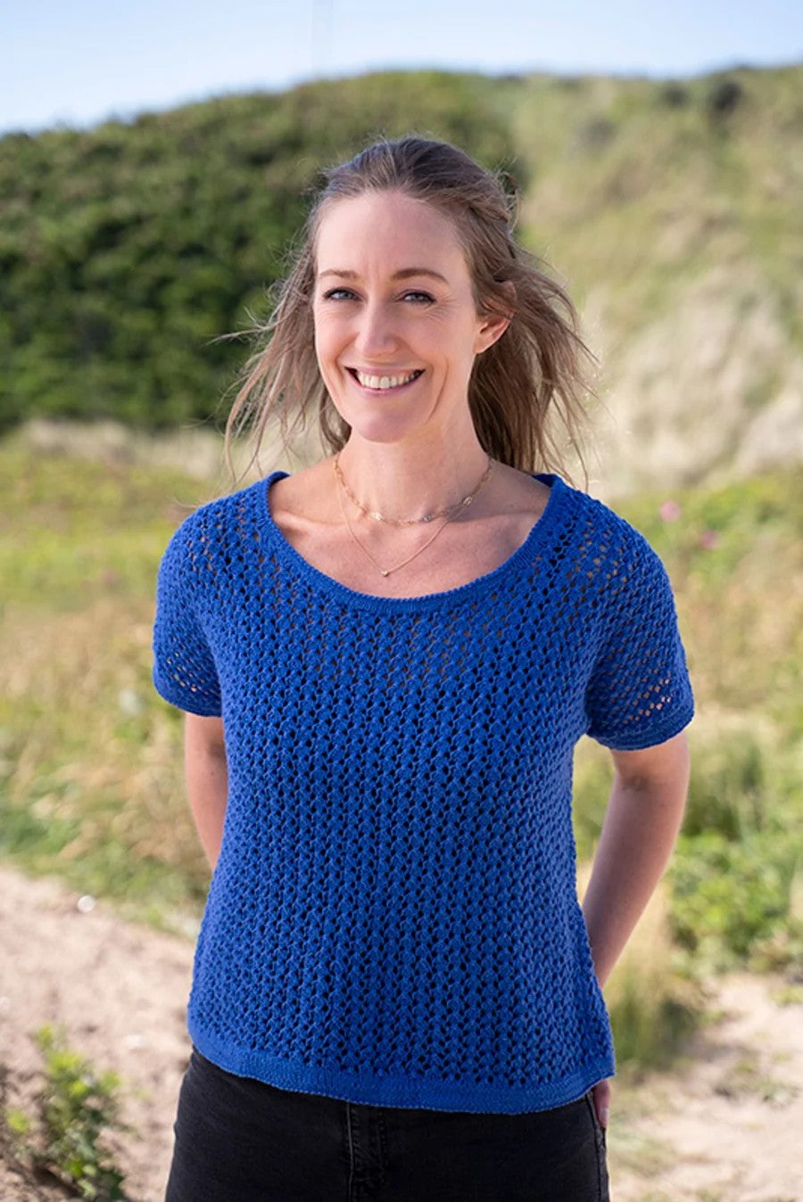 Esmeralda Tee strikket i Mayflower Cotton 8/4