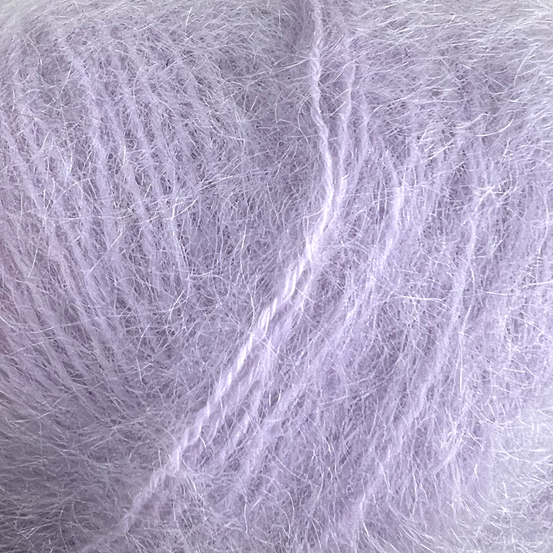 Garn i farven 73-sart-violet.