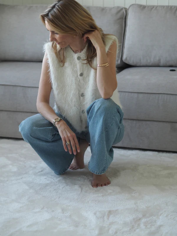 Fuzzy Vest strikket i Basta fra Lana Grossa i farve 001 Hvid