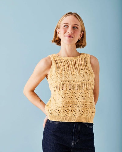 Top med hulmønster strikkegarn kit fra Daugaard Garn – let og feminin sommertop