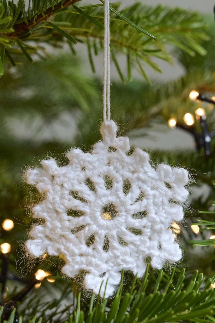 Hæklede Snefnug i Mayflower Cotton 8/4 og en mohair følgetråd.