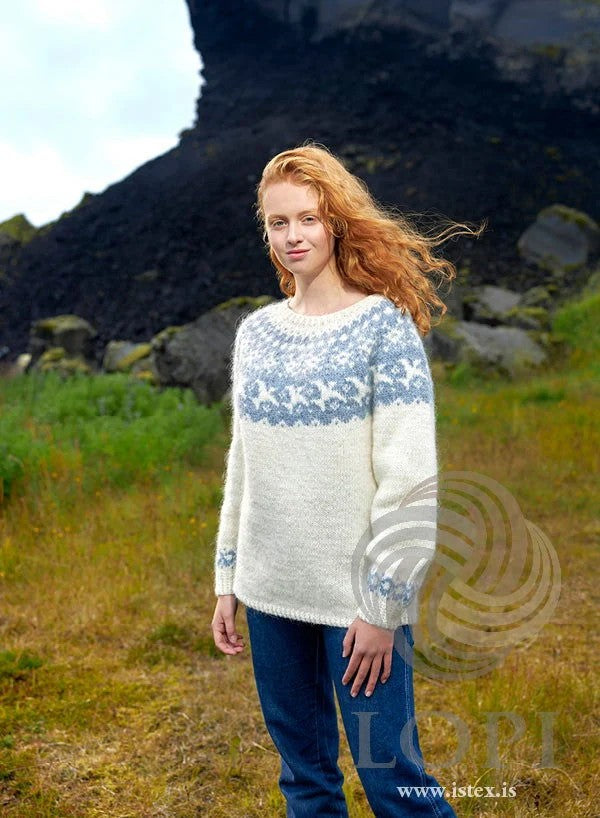 Farfuglar islandsk sweater i Léttlopi med mønstret bærestykke