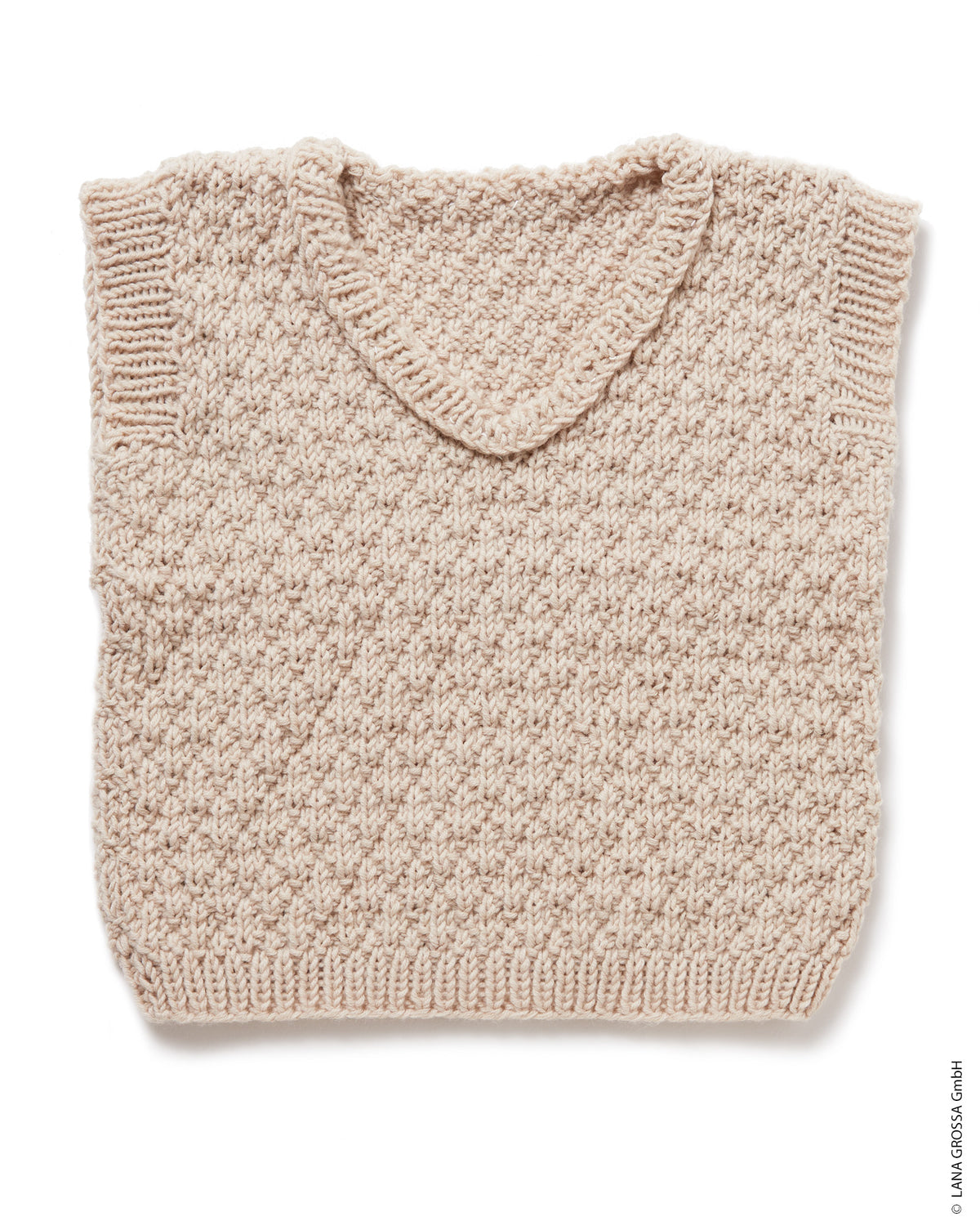 Barn i strikket slipover med V-hals, strukturmønster og ribkanter i Cool Wool Big fra Lana Grossa i farven Beige (945).