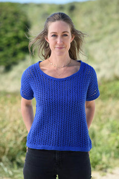 Esmeralda Tee strikket i Mayflower Cotton 8/4