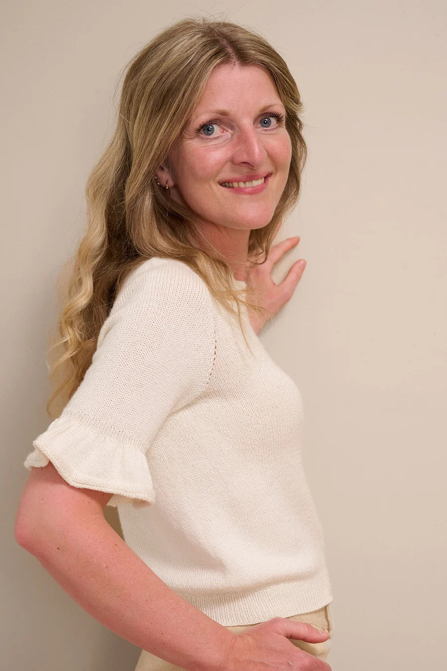 Leonora Tee strikket i Mayflower Premium Merino Silk