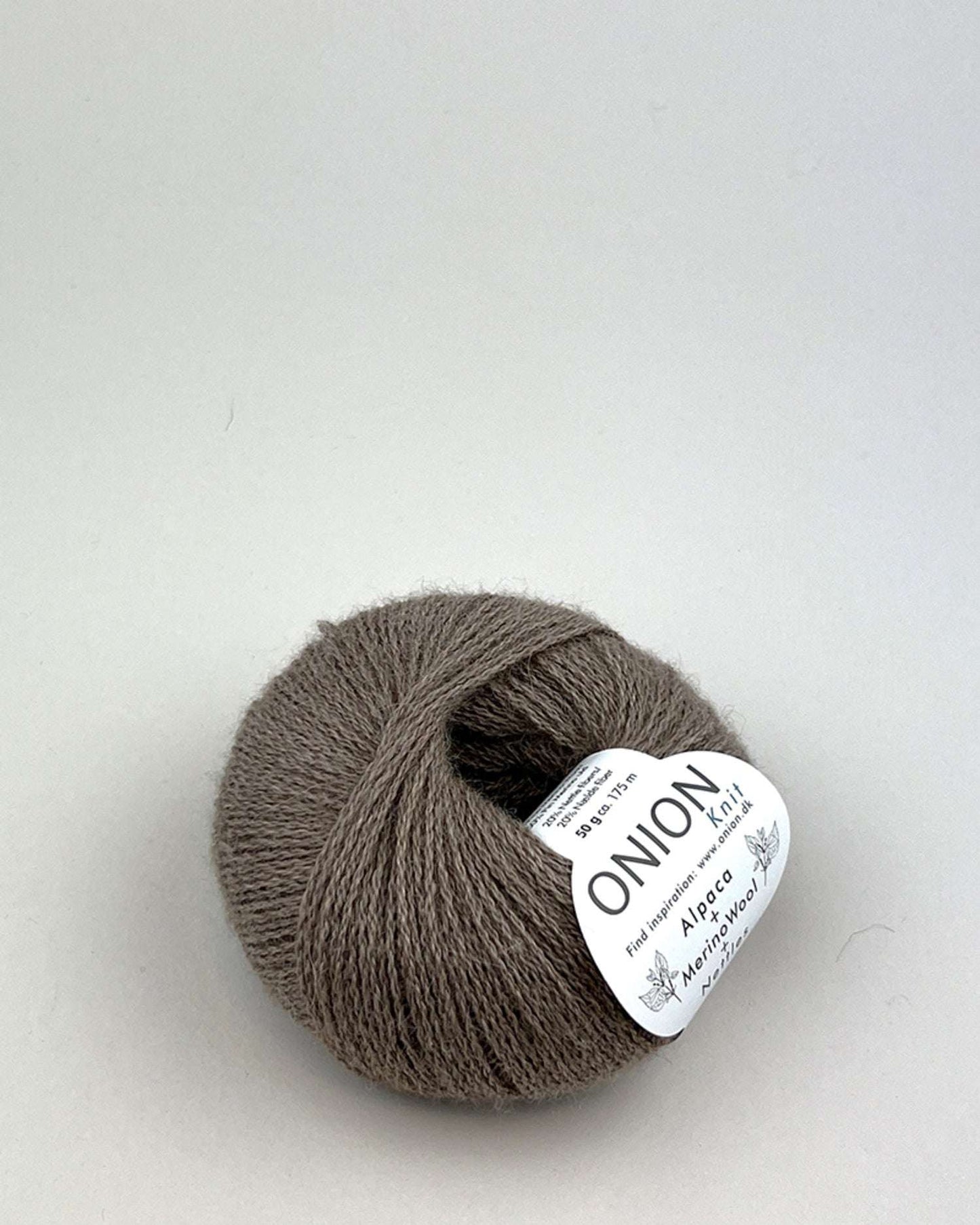 Garn til Den gode Cardigan kit i farven beige latte.
