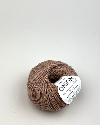 Onion Wool + Nettles No. 4 i farven Rosa pudder – bæredygtigt uldgarn