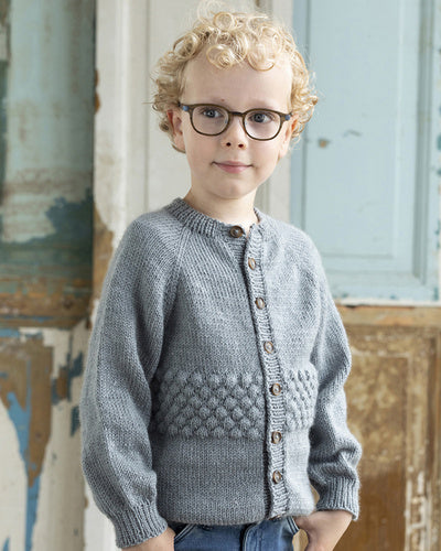   Sømands Cardigan strikkegarn kit fra Daugaard Garn – klassisk cardigan til børn