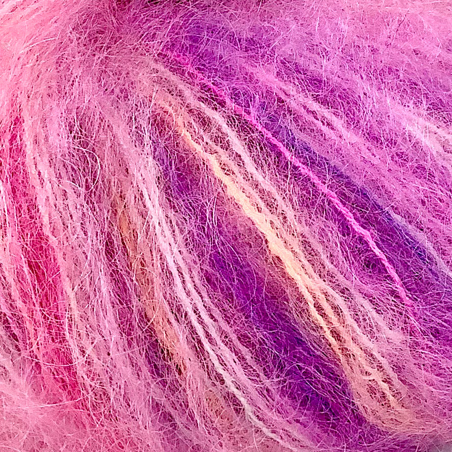 Bella Color Silk Mohair fra Permin i farven neon pink.