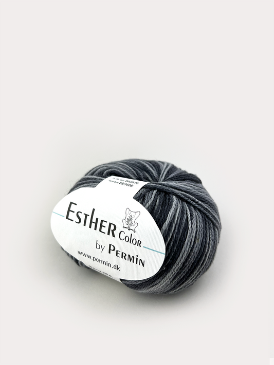 Esther Color fra Permin i farven sort/grå – garn med fine farveskift til strik og hækling.