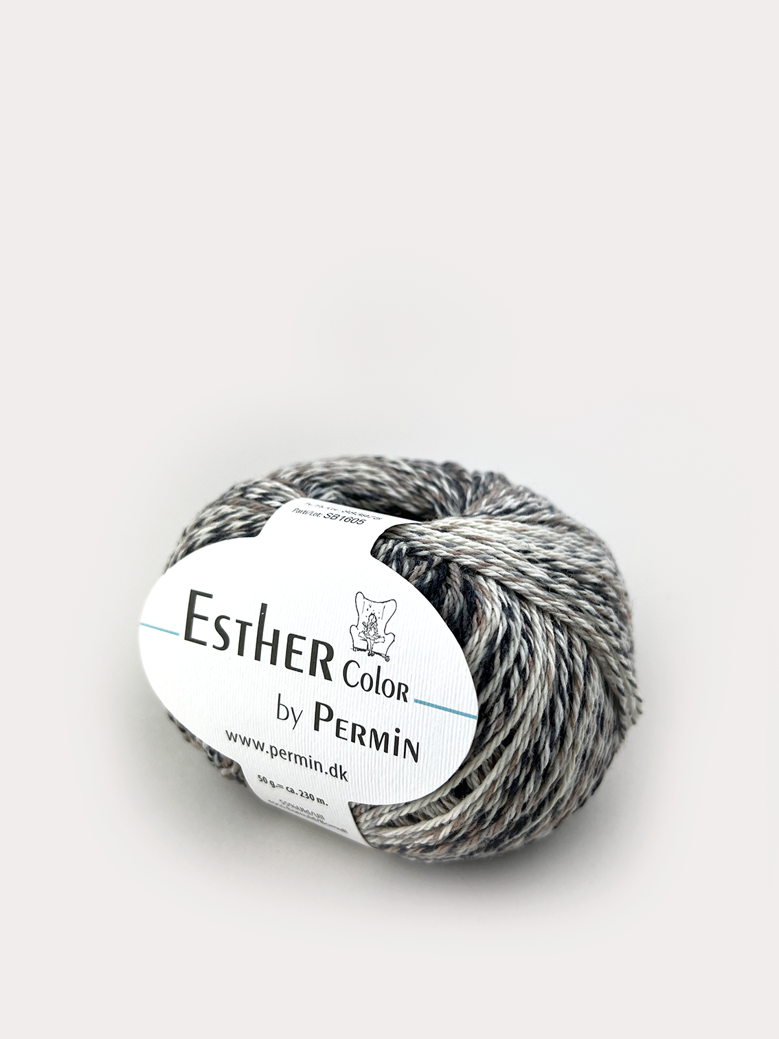 Esther Color fra Permin i farven beige mouline – garn med fine farveskift til strik og hækling.