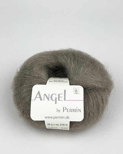 Angel fra Permin garn i farven sandsten – let mohairgarn