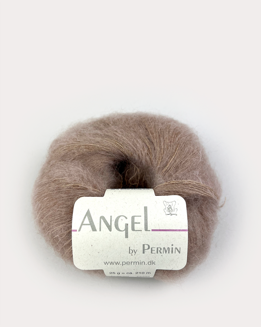 Angel fra Permin garn i farven camel – let mohairgarn