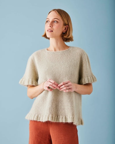 Bluse med flæsekanter