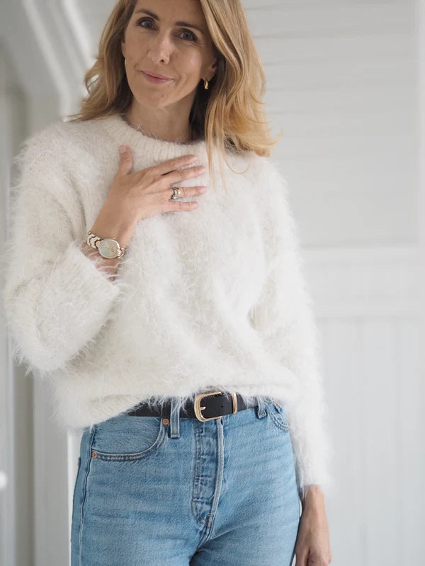 Fuzzy Sweater – strikket sweater i Basta fra Lana Grossa farverne 001 Hvid og 011 Rød/orange
