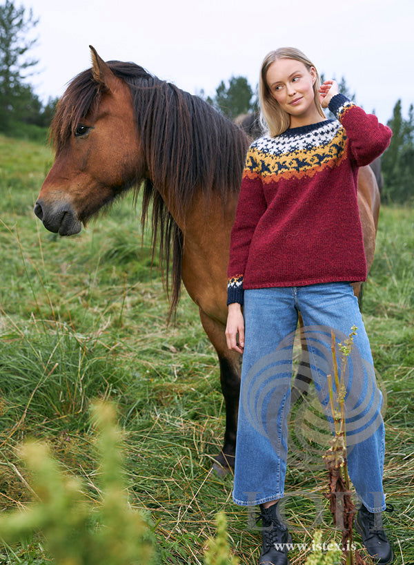 Farfuglar islandsk sweater i Léttlopi med mønstret bærestykke