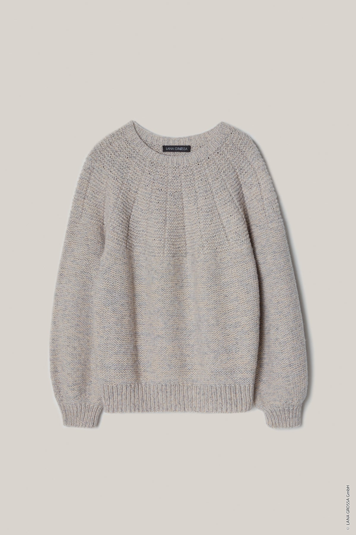 Sweater med rundt bærestykke strikket i to farver Ecopuno fra Lana Grossa