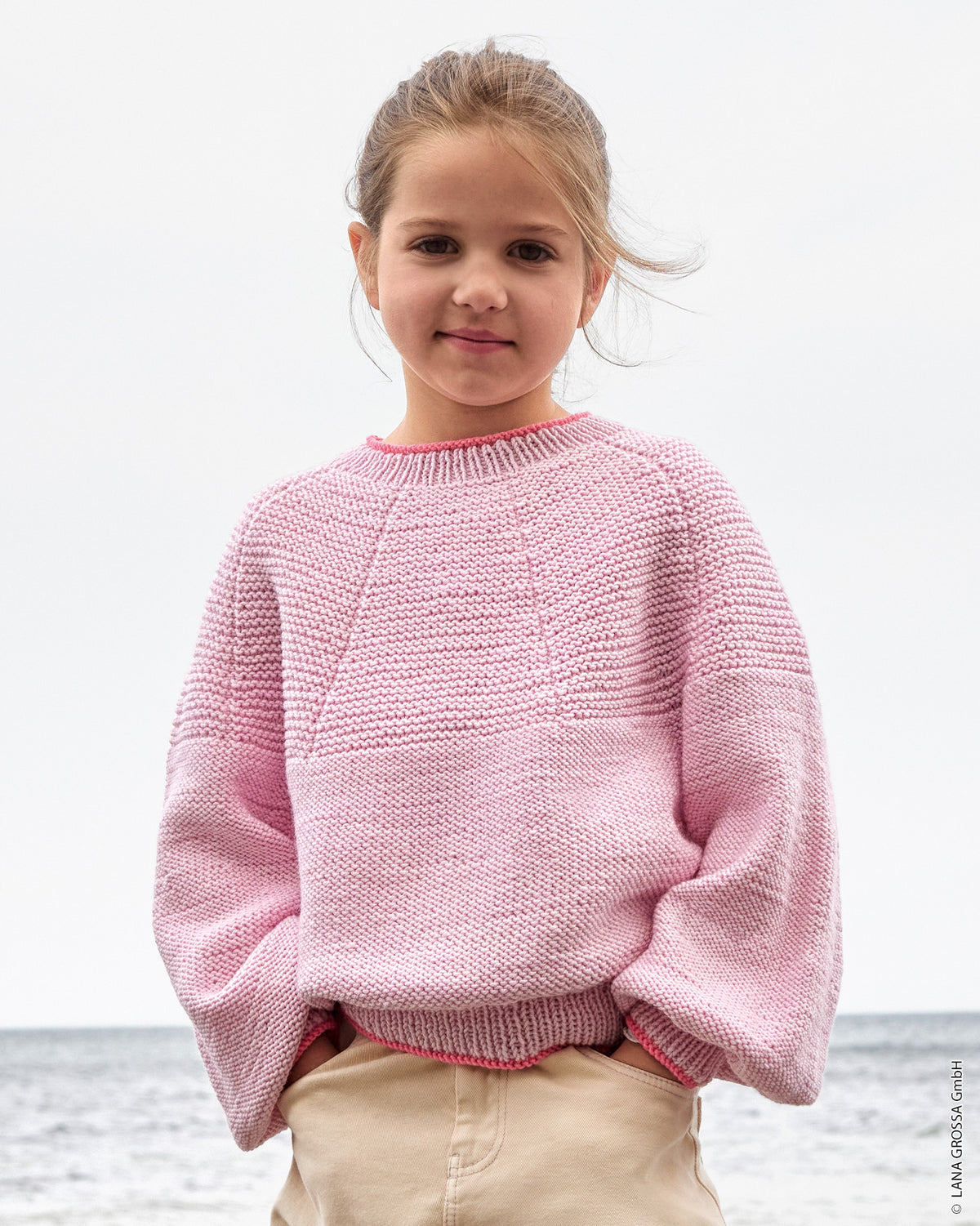Børnesweater med ballonærmer i Cool Wool Big i Babyrosa med Hindbær kontrast