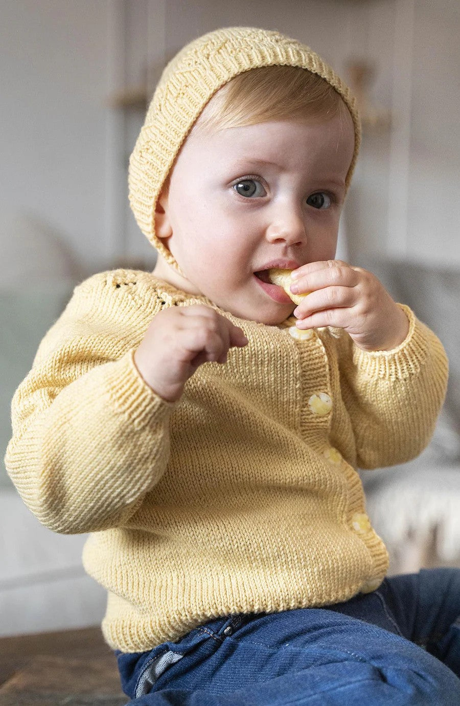 Mælkebøtte Cardigan strikket i London Merino Fine