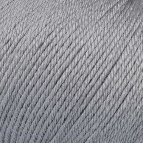 Nærbillede af Mayflower Premium Merino Silk i farven sølv