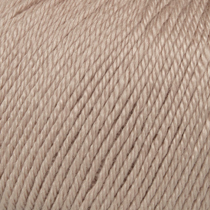 Nærbillede af Mayflower Premium Merino Silk i farven lys sand