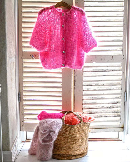 Femja Bluse strikkegarn kit – komplet kit til bluse med knaplukning fra Daugaard Garn